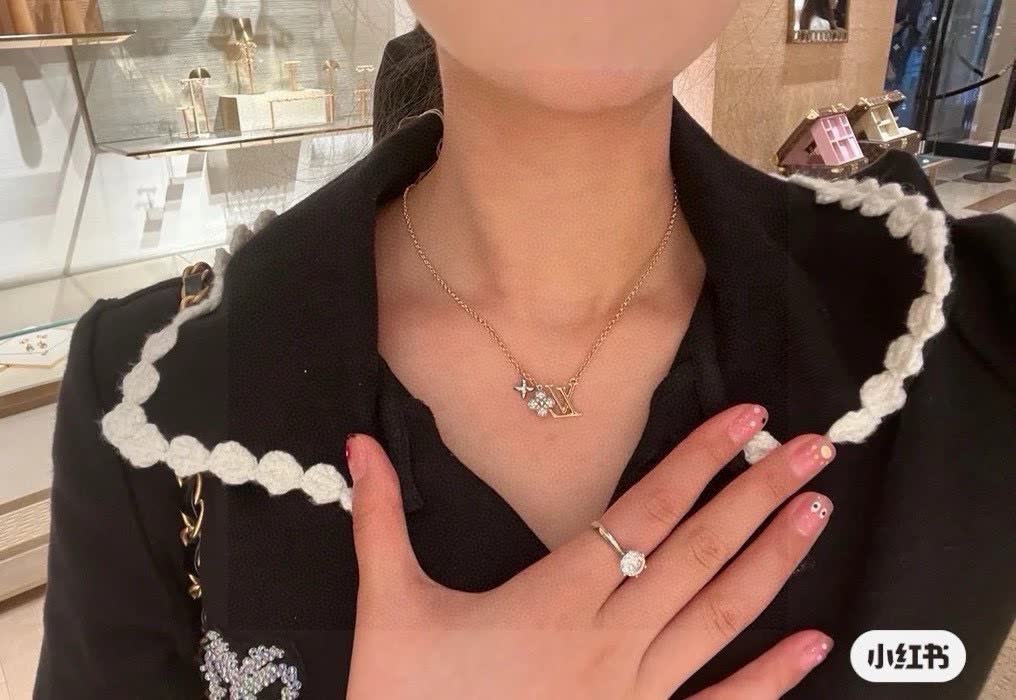 Louis Vuitton Gold Chain Necklace with 'LV' and Flower Design